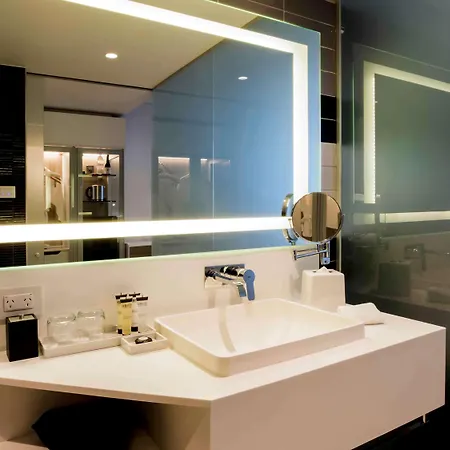 Pullman Sydney Airport Hotel Exterior photo Bathroom